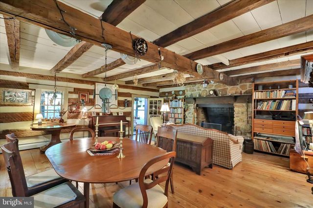 1095 TEXTER MOUNTAIN RD, Robesonia, PA 19551