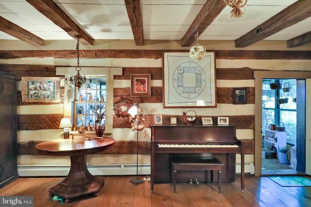 1095 TEXTER MOUNTAIN RD, Robesonia, PA 19551
