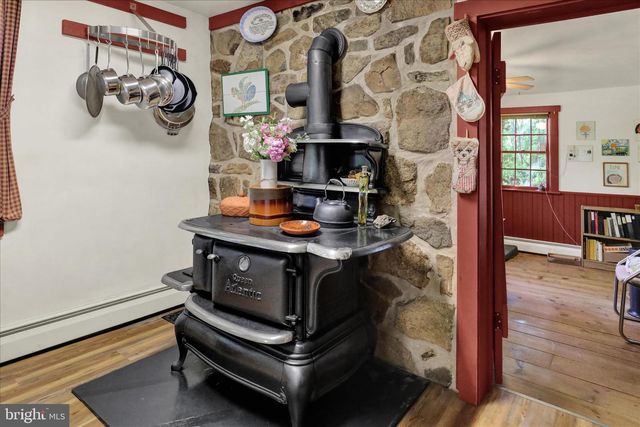 1095 TEXTER MOUNTAIN RD, Robesonia, PA 19551