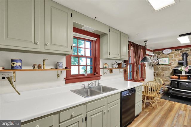 1095 TEXTER MOUNTAIN RD, Robesonia, PA 19551