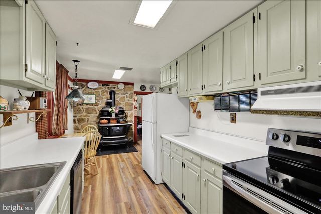 1095 TEXTER MOUNTAIN RD, Robesonia, PA 19551