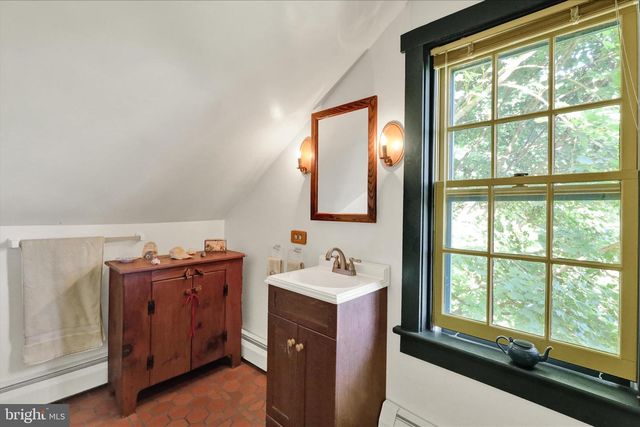 1095 TEXTER MOUNTAIN RD, Robesonia, PA 19551
