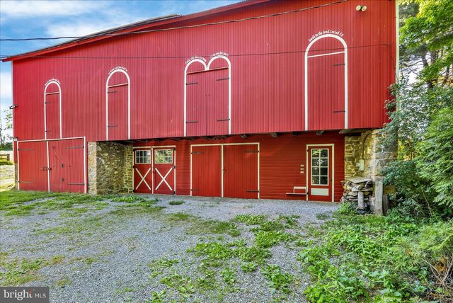 1095 TEXTER MOUNTAIN RD, Robesonia, PA 19551