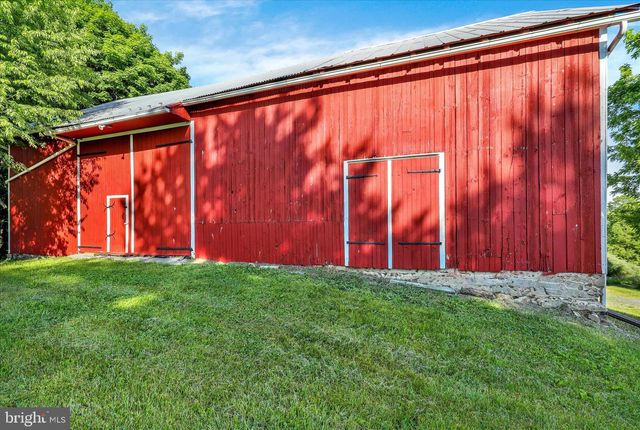 1095 TEXTER MOUNTAIN RD, Robesonia, PA 19551