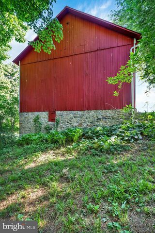 1095 TEXTER MOUNTAIN RD, Robesonia, PA 19551