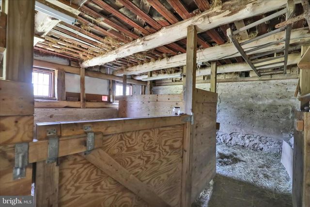 1095 TEXTER MOUNTAIN RD, Robesonia, PA 19551