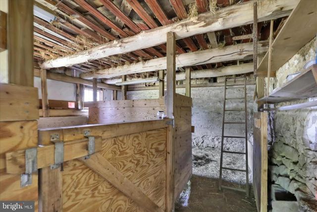 1095 TEXTER MOUNTAIN RD, Robesonia, PA 19551