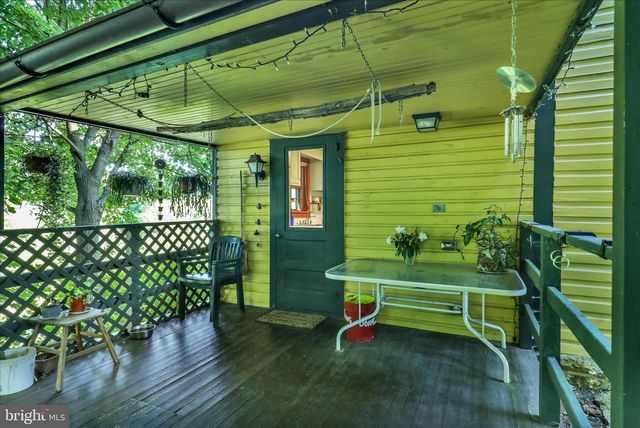1095 TEXTER MOUNTAIN RD, Robesonia, PA 19551