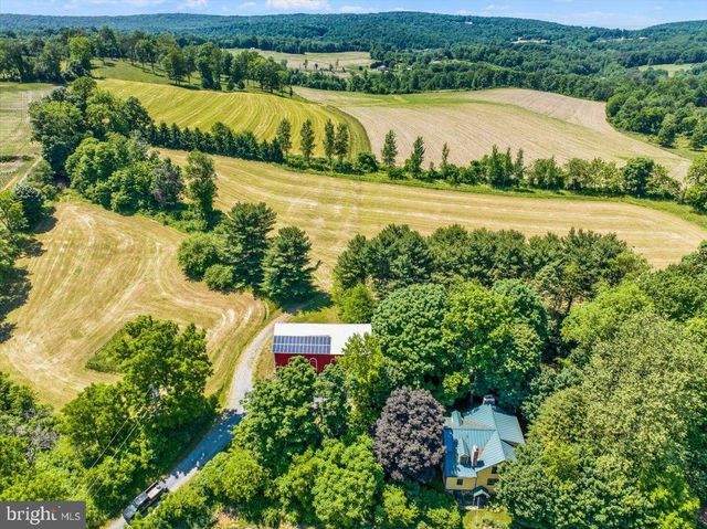 1095 TEXTER MOUNTAIN RD, Robesonia, PA 19551