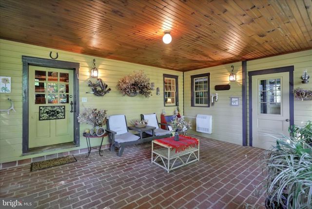 1095 TEXTER MOUNTAIN RD, Robesonia, PA 19551