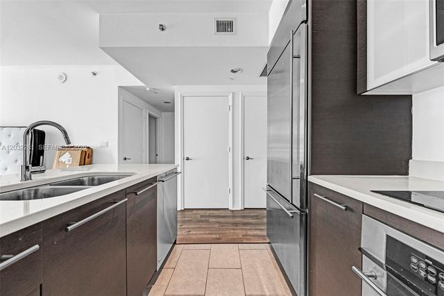 55 SE 6th Street 1208, Miami, FL 33131