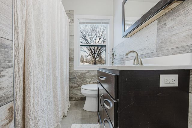 427 13th Street S, Moorhead, MN 56560