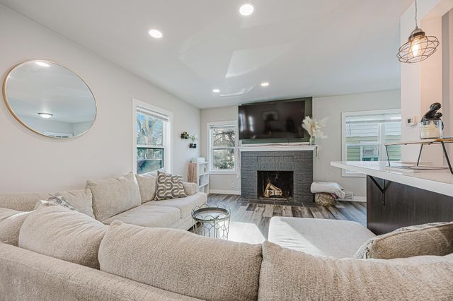 427 13th Street S, Moorhead, MN 56560