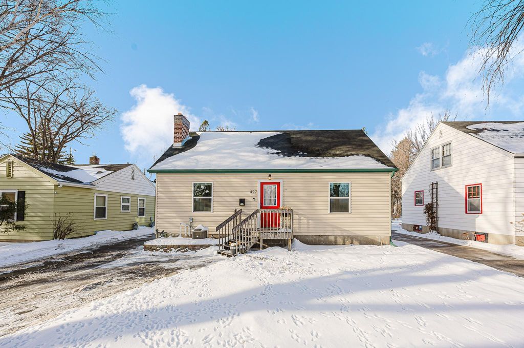 427 13th Street S, Moorhead, MN 56560