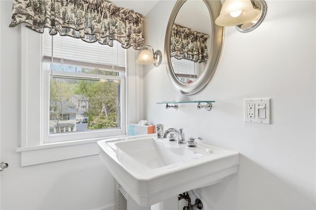 225 Oakdale Drive, Brighton, NY 14618