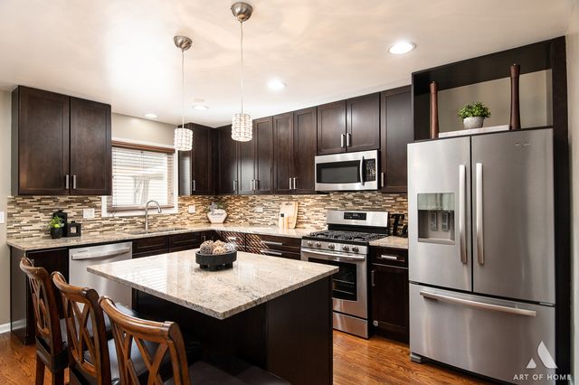 204 S Iowa Avenue, Addison, IL 60101