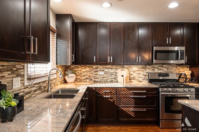 204 S Iowa Avenue, Addison, IL 60101