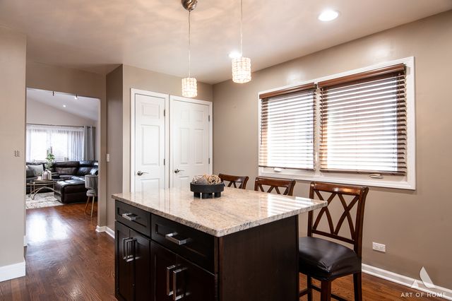 204 S Iowa Avenue, Addison, IL 60101