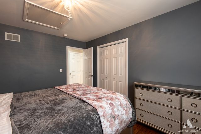 204 S Iowa Avenue, Addison, IL 60101