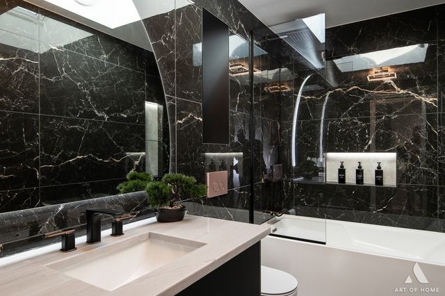 204 S Iowa Avenue, Addison, IL 60101