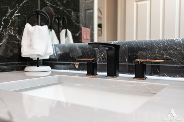 204 S Iowa Avenue, Addison, IL 60101