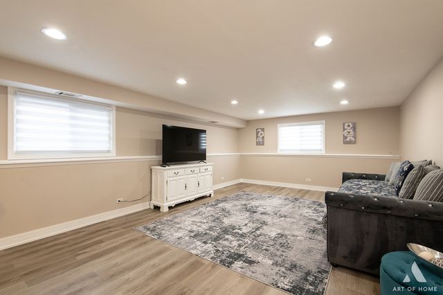 204 S Iowa Avenue, Addison, IL 60101