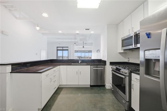 123 College Pl Unit 905, Norfolk, VA 23510