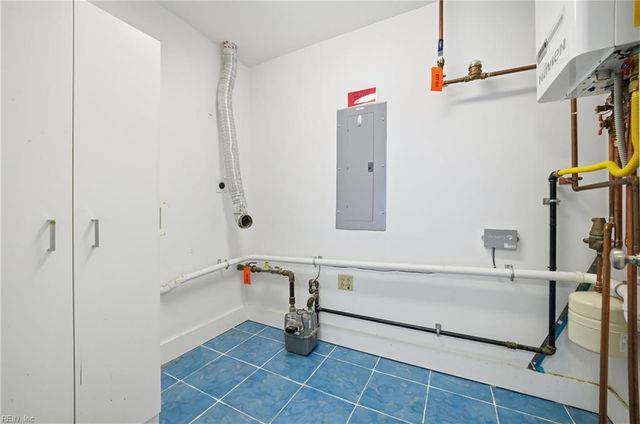 123 College Pl Unit 905, Norfolk, VA 23510