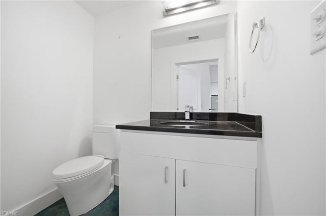 123 College Pl Unit 905, Norfolk, VA 23510