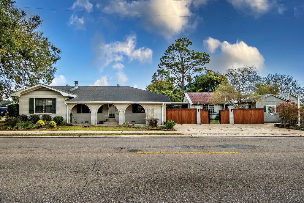 403 Tiger Dr, Thibodaux, LA 70301