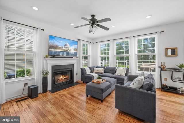 9401 HERSCH FARM LN, Manassas, VA 20112