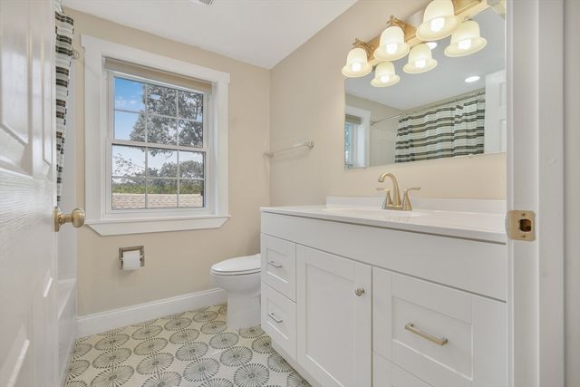 10 Thirteenth St, Wareham, MA 02538