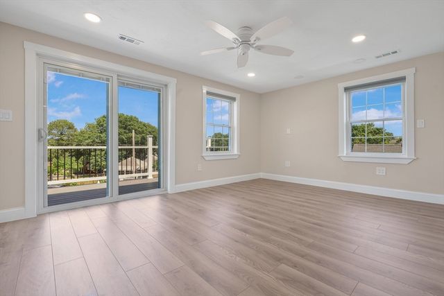 10 Thirteenth St, Wareham, MA 02538