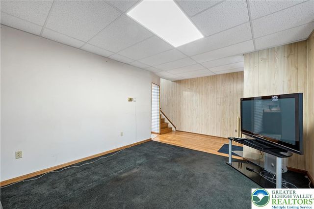 322 Belvidere Street, Nazareth Boro, PA 18064