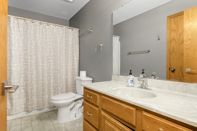 3007 Thunder Bay Road, Little Canada, MN 55117