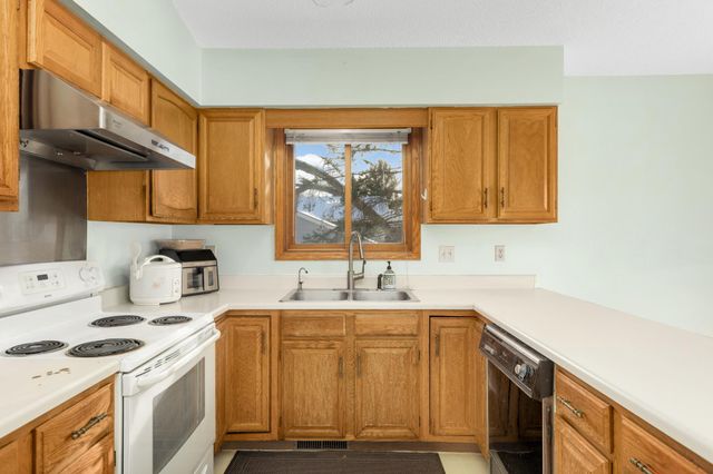 3007 Thunder Bay Road, Little Canada, MN 55117