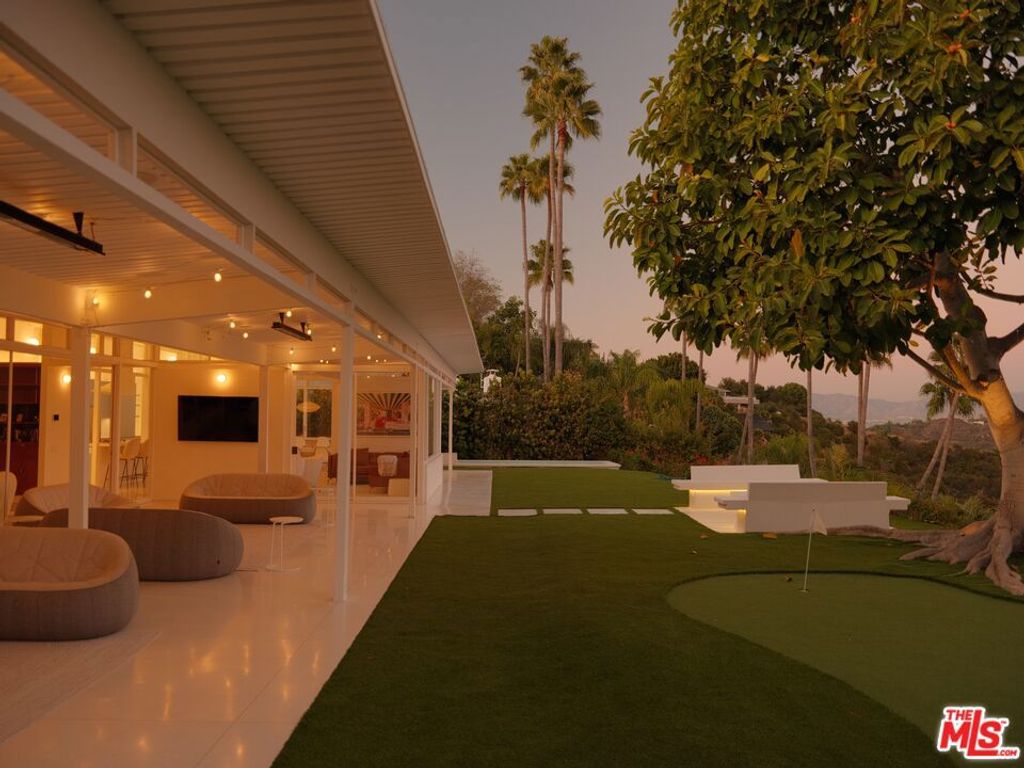 2262 Stradella Road, Los Angeles, CA 90077