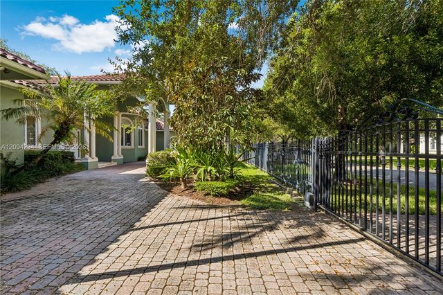 9504 SW 89th Place, Miami, FL 33176