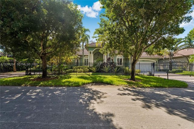 9504 SW 89th Place, Miami, FL 33176