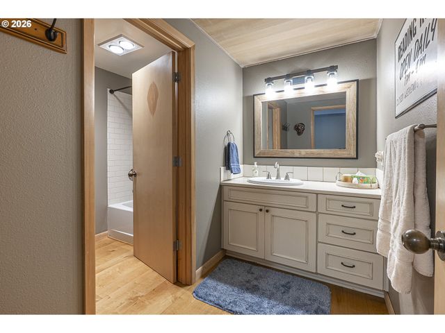 3500 Ne WEST DEVILS LAKE Rd 15, Lincoln City, OR 97367