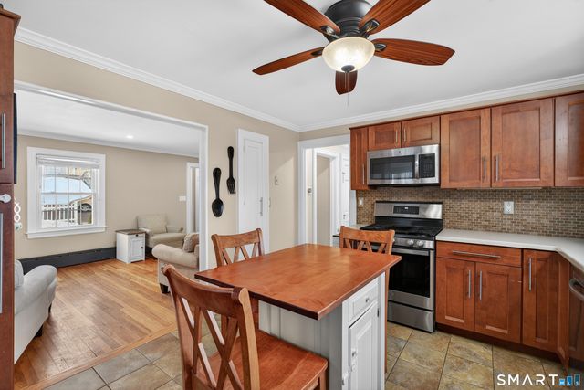 10 Hammer Place, Branford, CT 06405