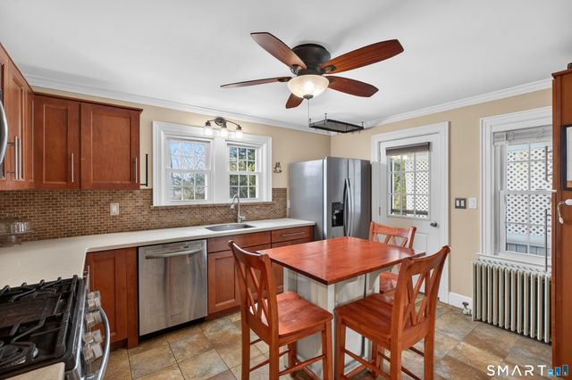 10 Hammer Place, Branford, CT 06405