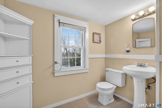 10 Hammer Place, Branford, CT 06405