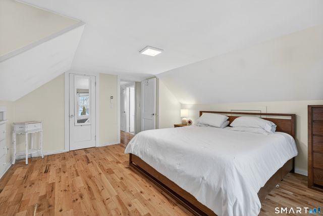 10 Hammer Place, Branford, CT 06405