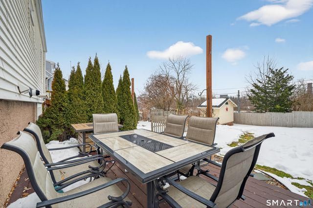 10 Hammer Place, Branford, CT 06405