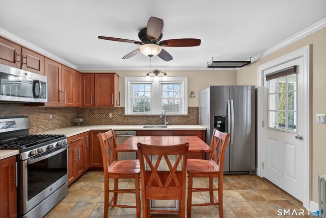 10 Hammer Place, Branford, CT 06405