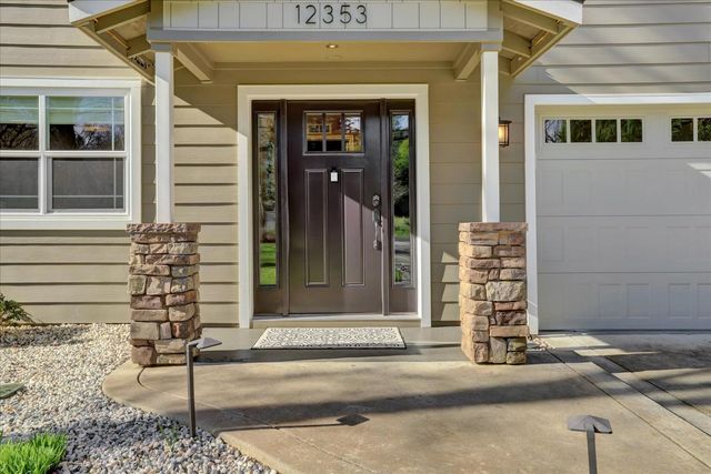 12353 Torrey Pines Dr, Auburn, CA 95602