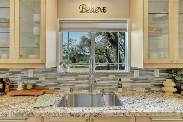 12353 Torrey Pines Dr, Auburn, CA 95602