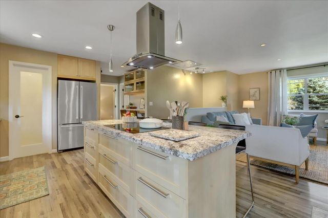 12353 Torrey Pines Dr, Auburn, CA 95602