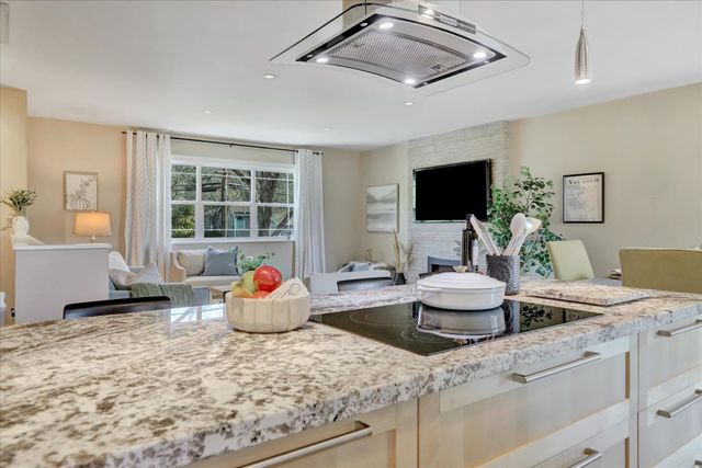 12353 Torrey Pines Dr, Auburn, CA 95602